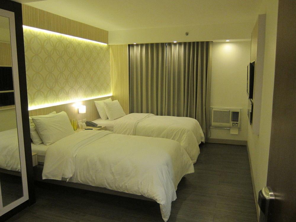 Отель The Charter House Макати Экстерьер фото