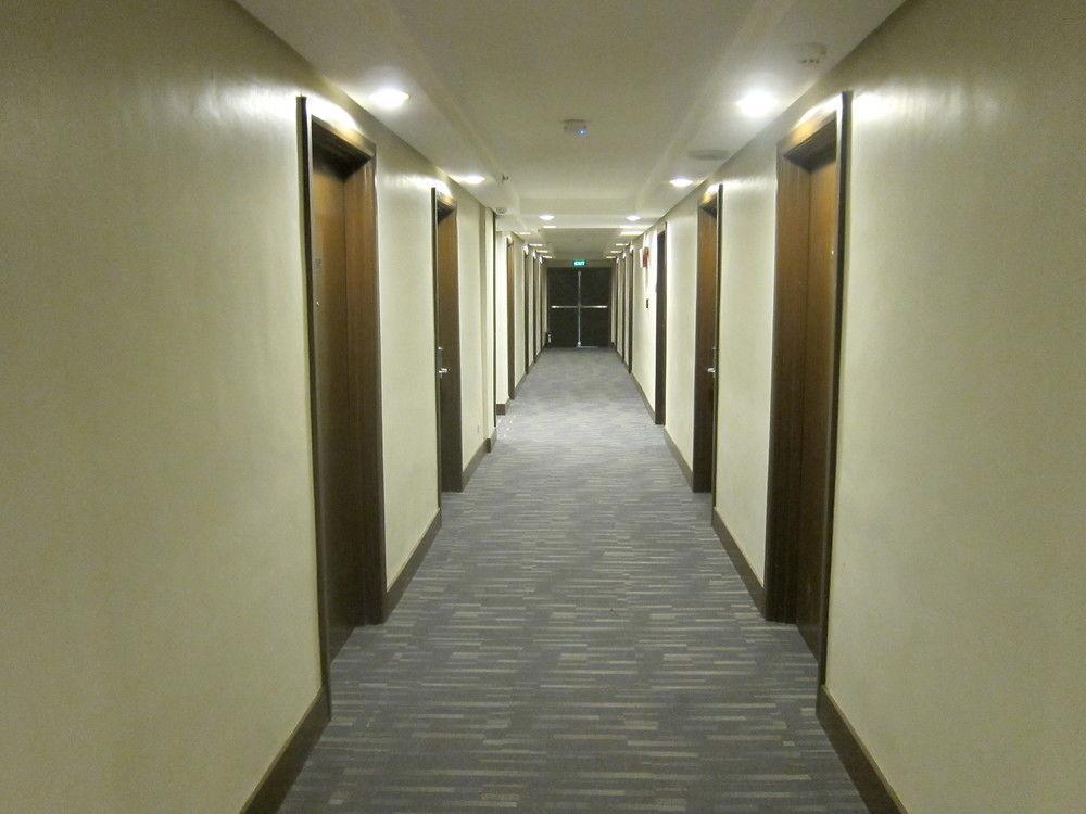 Отель The Charter House Макати Экстерьер фото